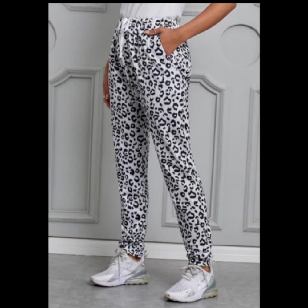 Price Drop!! 🌟Casual Leopard Print Joggers - White