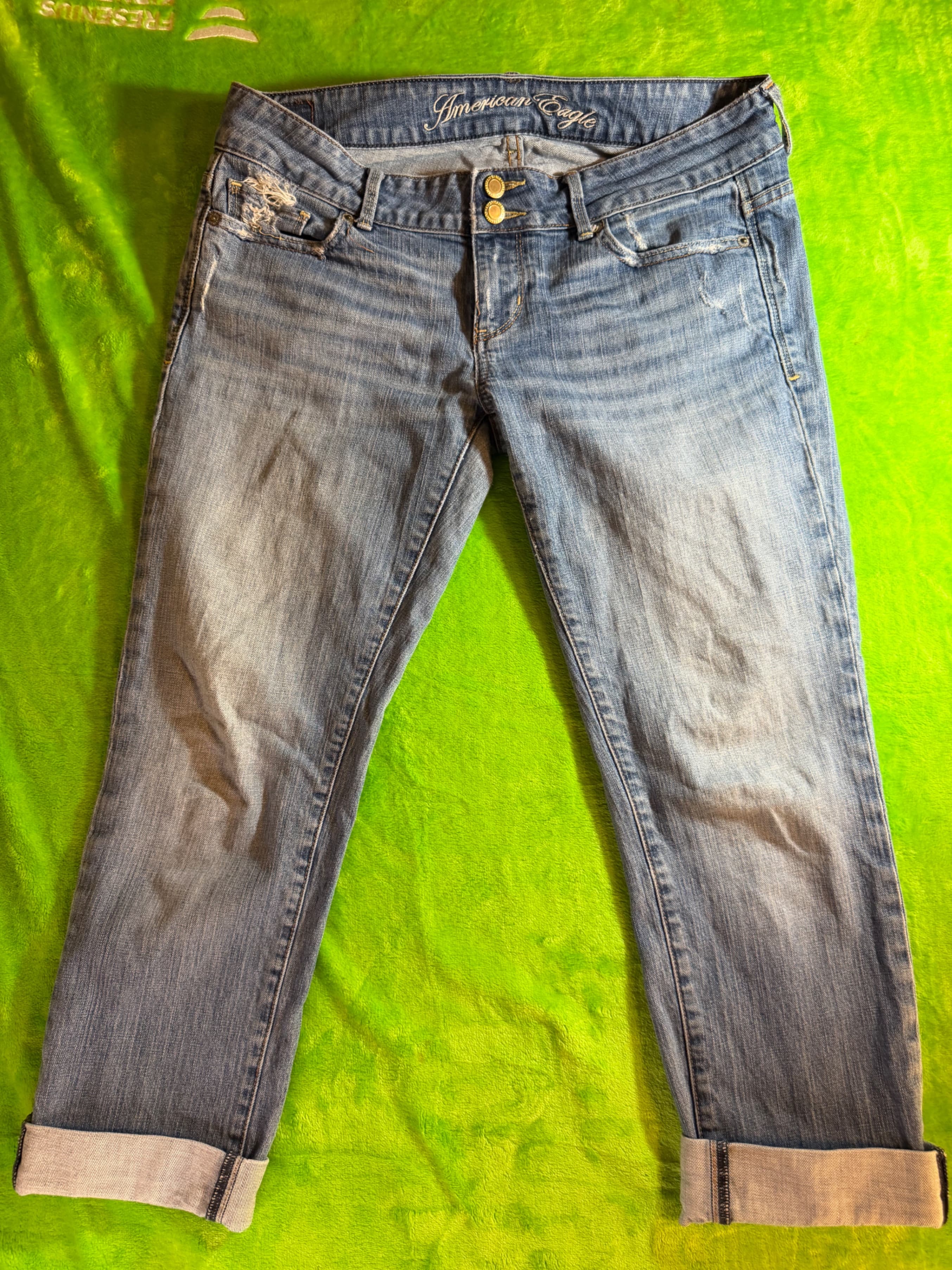 American Eagle Distressed Light Wash Jeans Size 8