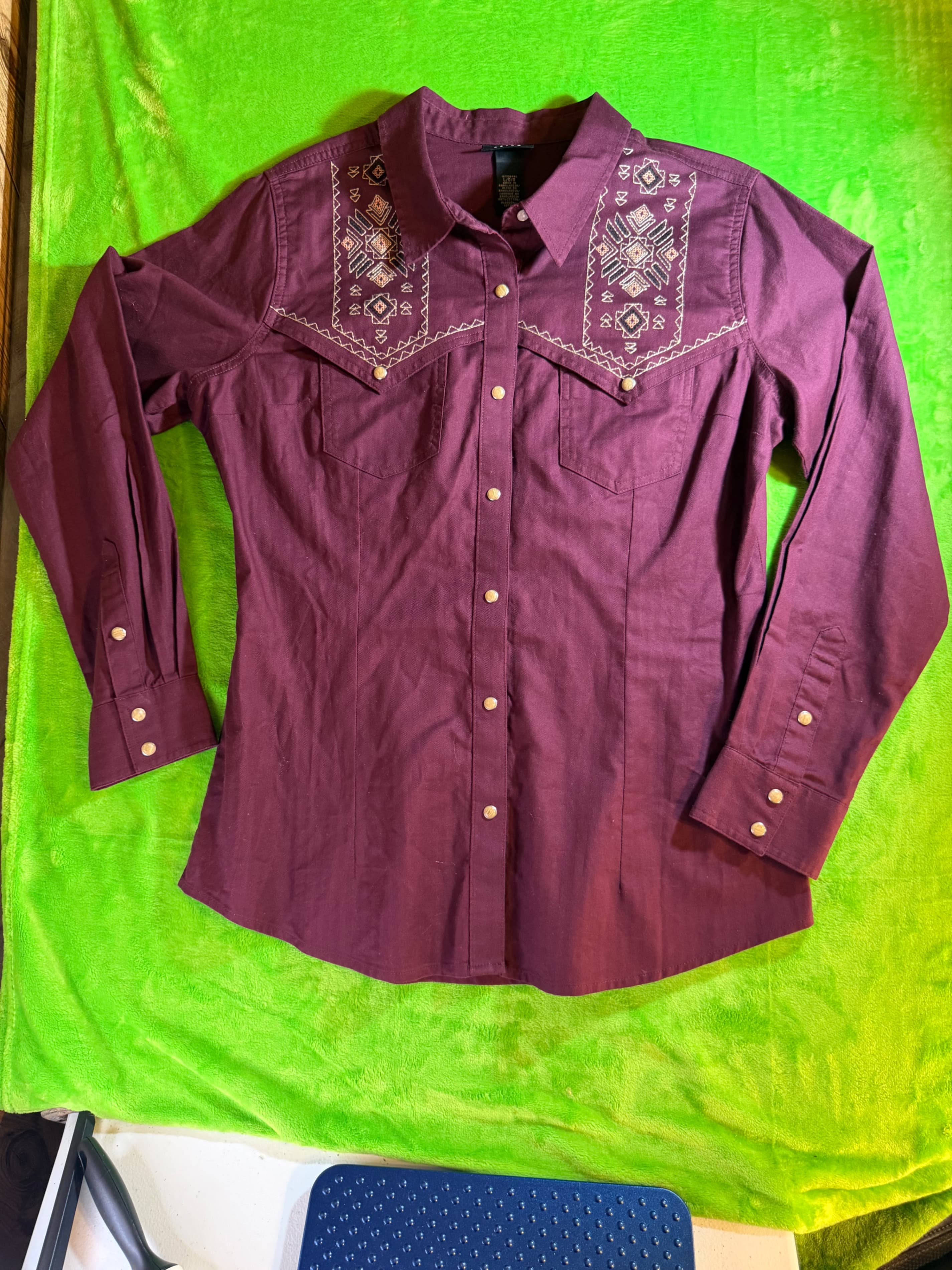 Wrangler Retro L Maroon Embroidered Western Long Sleeve Shirt with Snap Buttons
