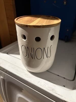Rae Dunn Artisan Collection ONIONS Ceramic Canister w/ Wood Lid NEW LL