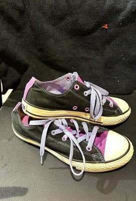 Converse black and purple/pink low-top sneakers