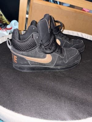 Nike Womens Court Borough Low Suede Trainers US 6.5 861533-002 Black/Gold