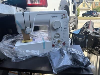 (NEW) Brother JX2517 Lightweight & Full Size Sewing Machine Never Used