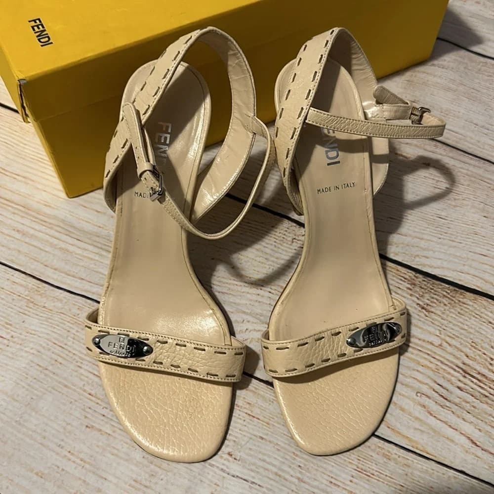 Fendi Leather logo strappy nude Beige party work heels Size 6