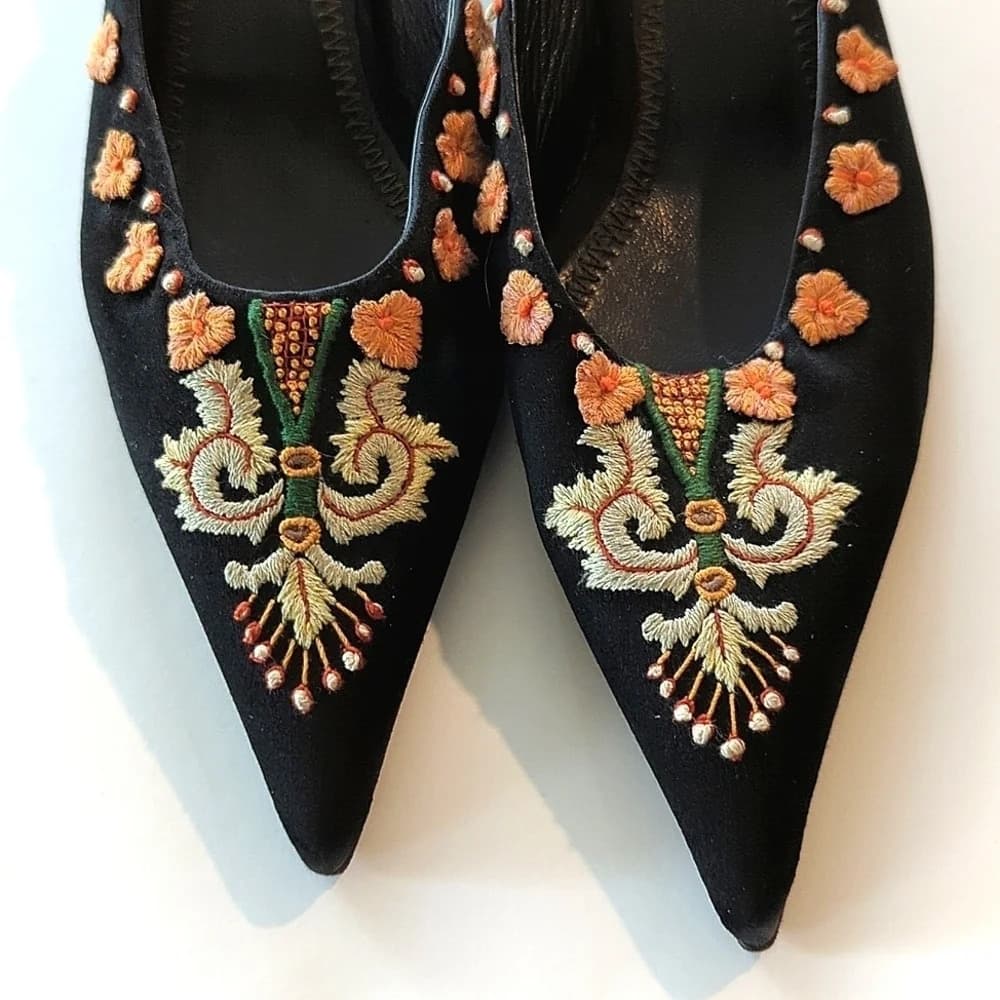 Fendi Vintage Embroidered black satin Boho kitten Heels size 6