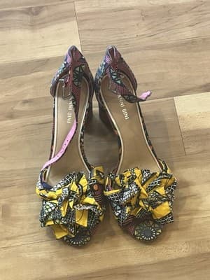 Gianni Bini Size 9 Pink, Yellow, Blue Ankle Strap Peep Toe Stylish Sandal