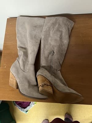 Oasis Society High Suede boots Size 7.5 Grey Color