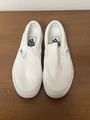 Vans Men’s 6.5 Women’s 8 Classic Slip On in True White Everyday Sneakers