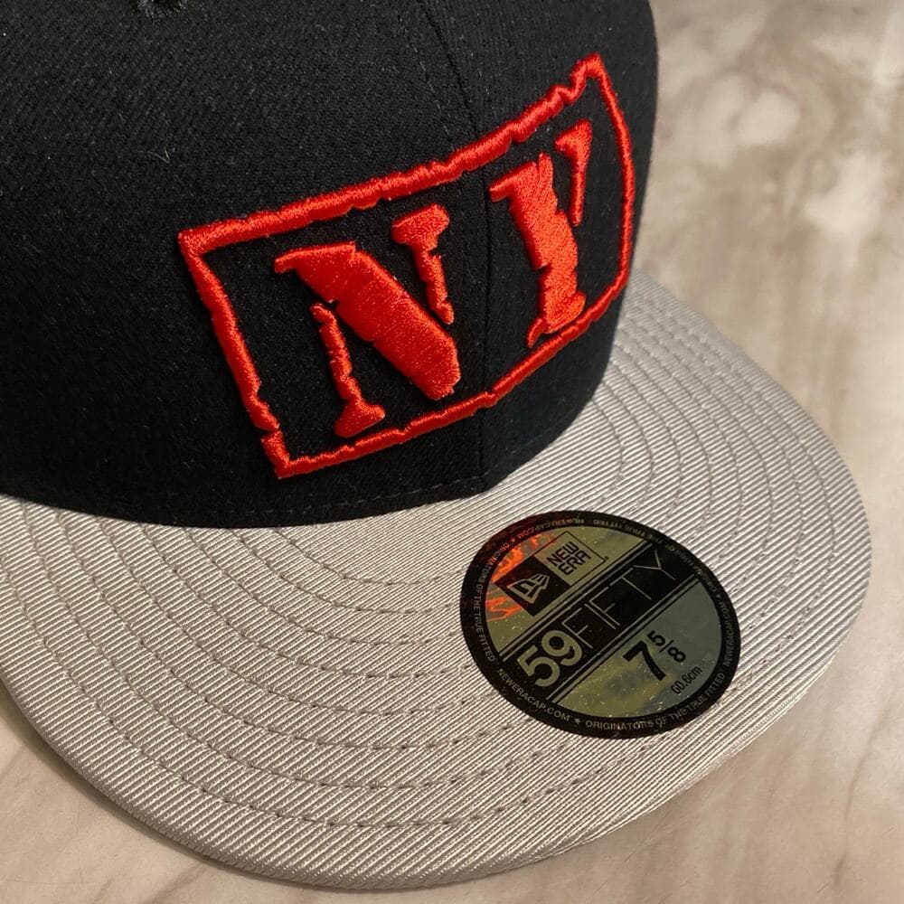 New Era Hat Size 7 5/8 Black/Sliver/Red NY