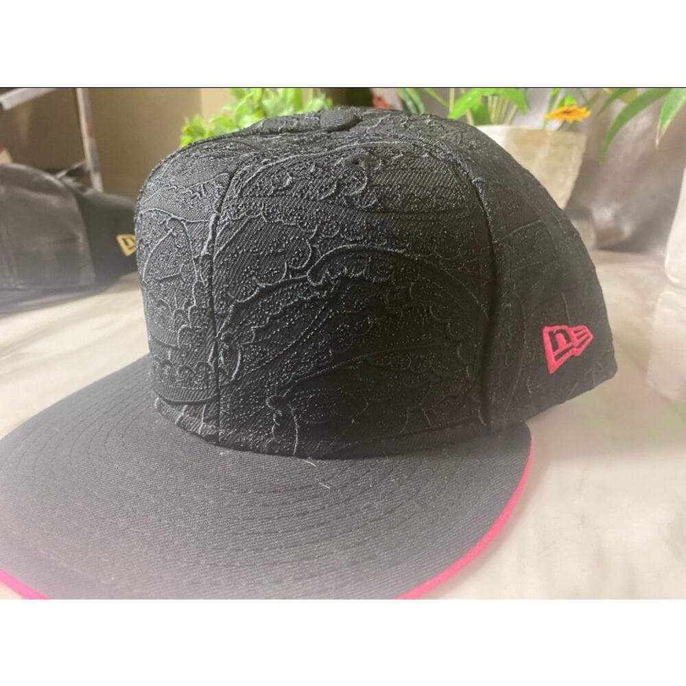 New Era Hat 7 3/4 Black & Pink