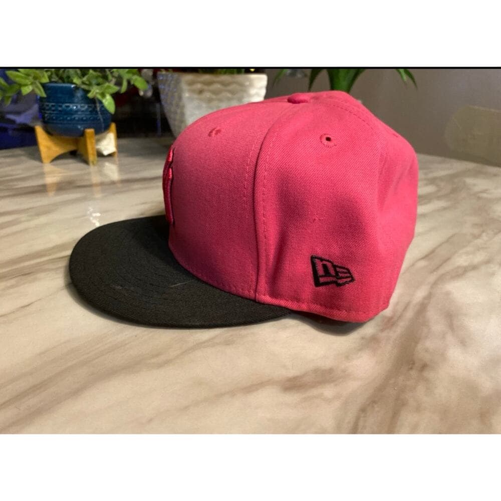 New Era Hat Size 7 1/2 Pink & Black Yankee