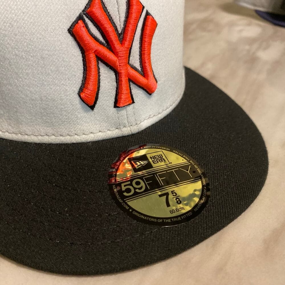 New Era Hat Size 7 5/8 White & Orange Yankee