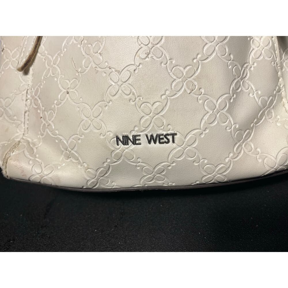 Nine West White Women’s Bag 6” L X 9” W
