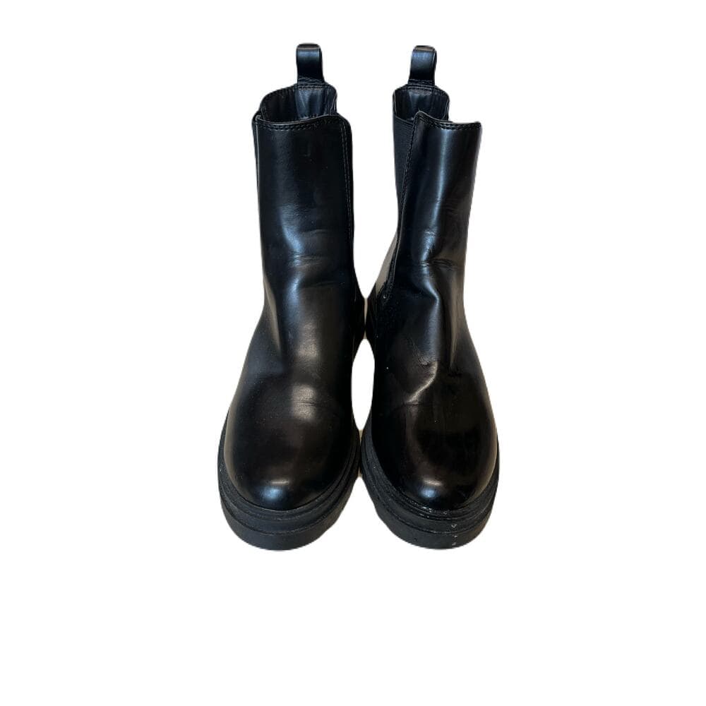 Women’s Black Boots Size 8 Good For Rain & Snow