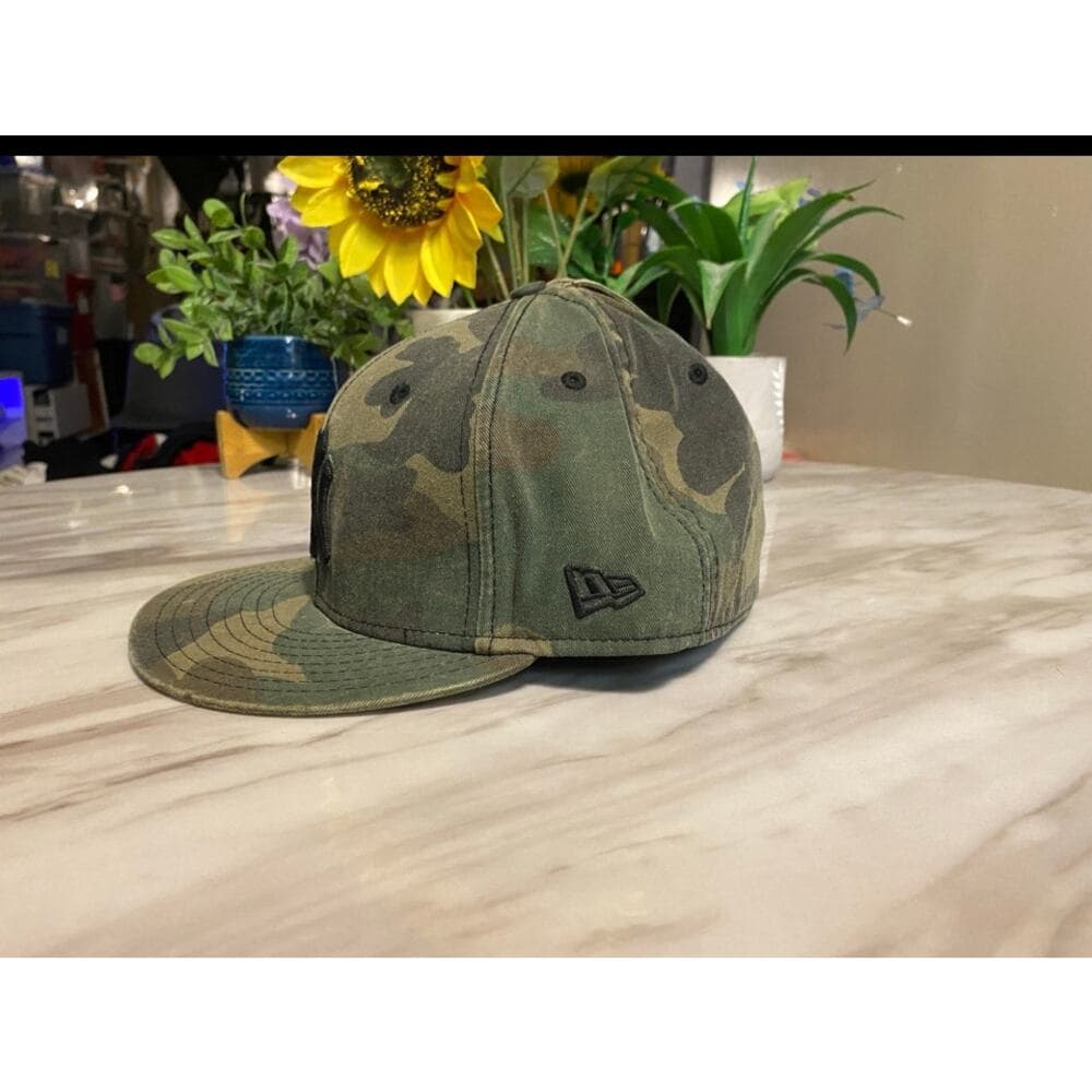 New Era Hat Size 7 1/2 Army & Black Yankee