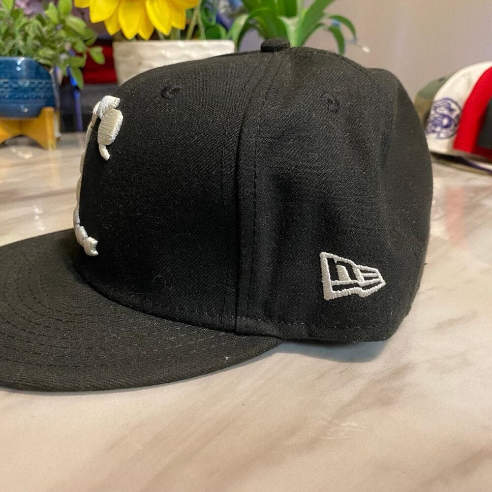 New Era Hat Size 7 5/8 Black & White