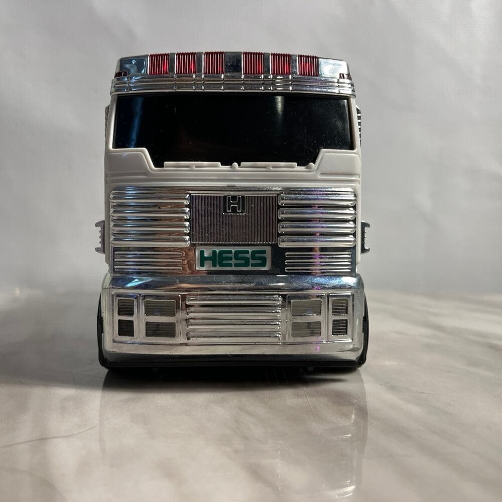 Hess 2018 Toy Truck RV