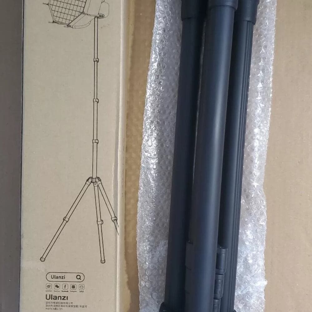 Ulanzi TT43 Adjustable Portable Tripod Reversible Light Stand for Soft Box