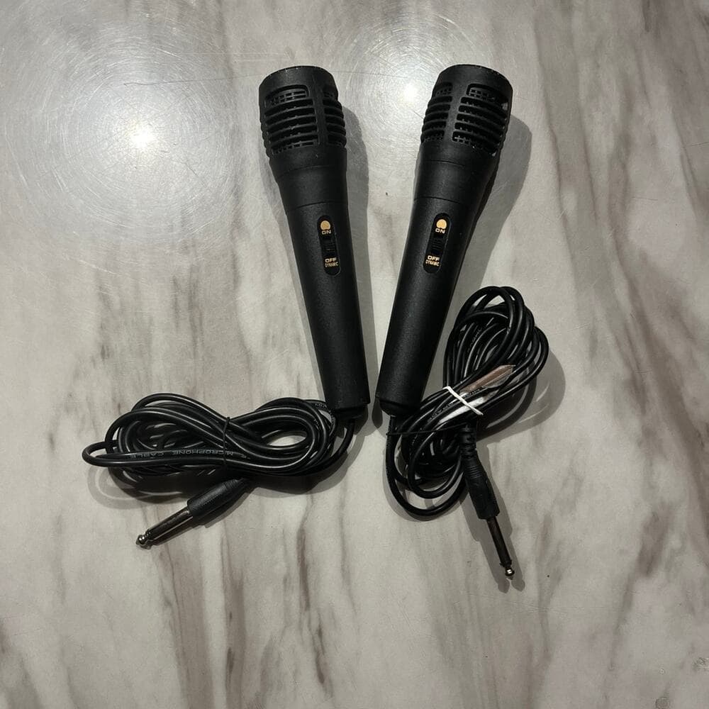 2 karaoke wire microphones