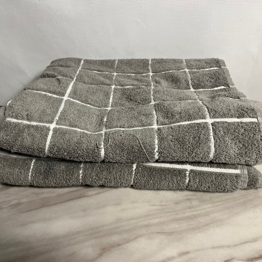 2 Room Essentials Grey & White Towels