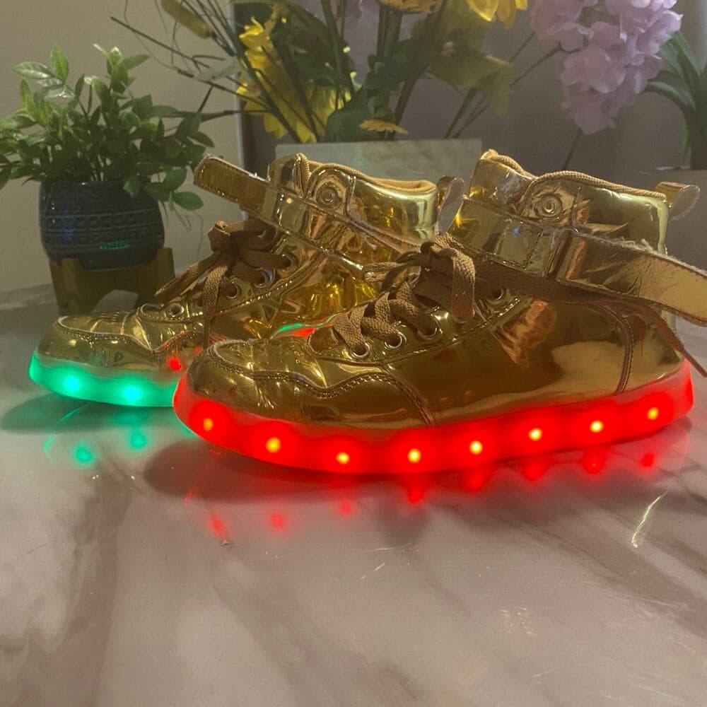 Woman’s sneakers size 5.5