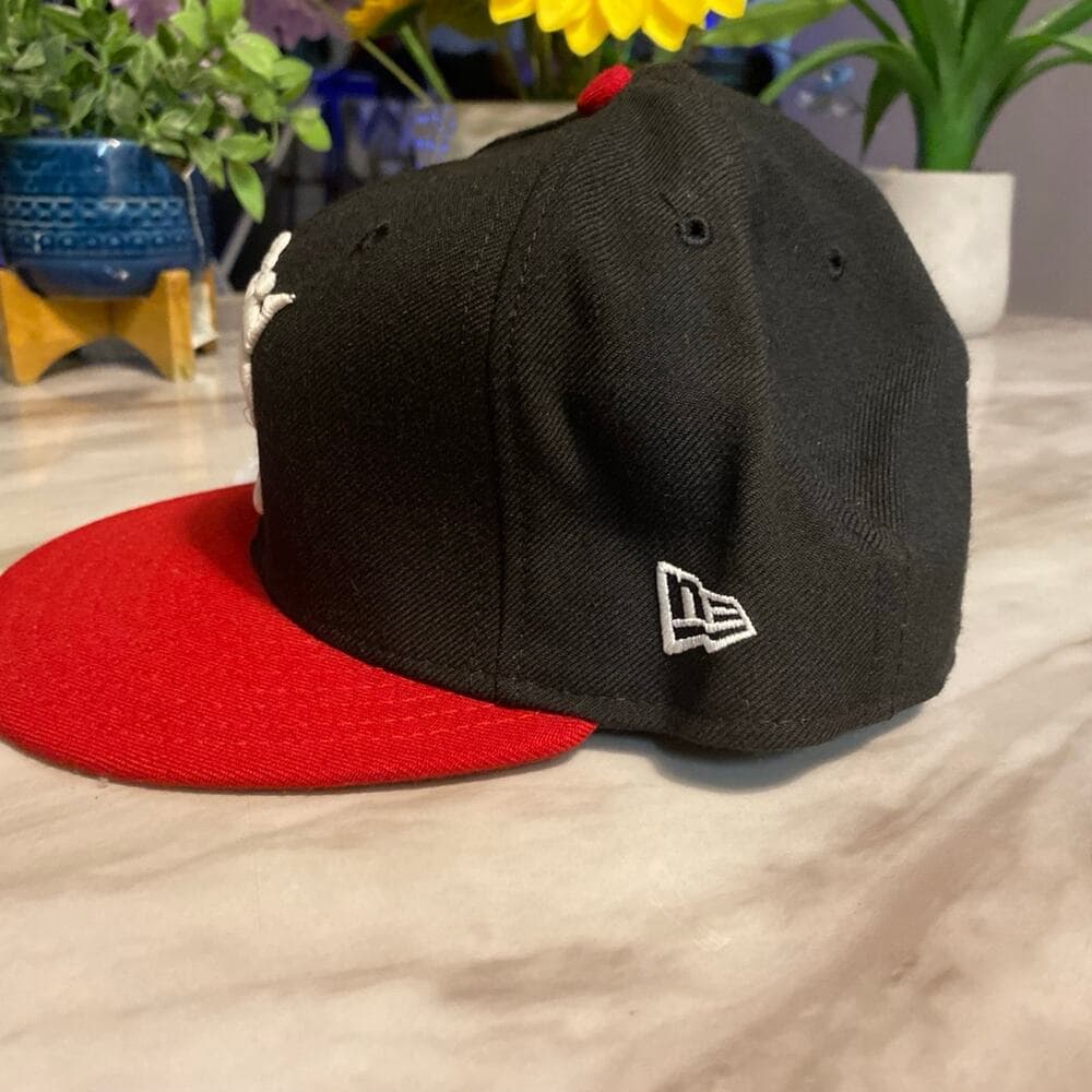 New Era Hat Size 7 5/8