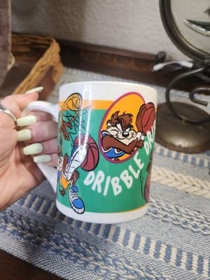 Vintage Gibson Mug Sports Lt Green Looney Tunes Tazmanian Devil Basketball Cup