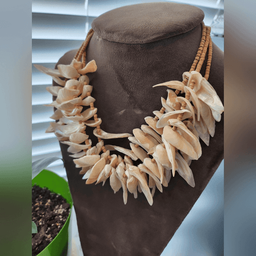 Vintage Cream and Brown beaded Shell Necklace with Fan Design