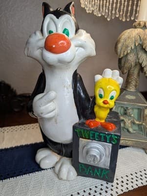 Vintage Warner Bros. Inc CERAMIC Tweety & Silvester 1972 Coin Bank hand Painted