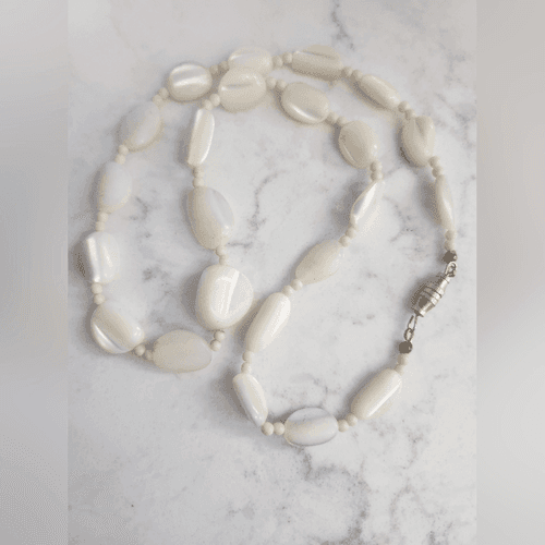 Vintage White Mother of Pearl Beaded Choker Necklace Barrel Clasp
