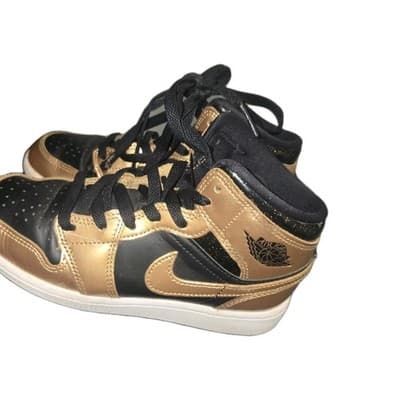 Nike Jordan 1 Retro High Og Black/metallic Gold Size 3.5