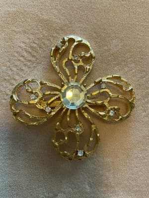 Goldtone Vintage Filigree Flower With Clear Stone In The Center Brooch NOS