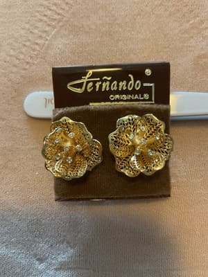 Vintage Fernando Originals Gold Tone Flower W/ Crystal Clasp Earrings