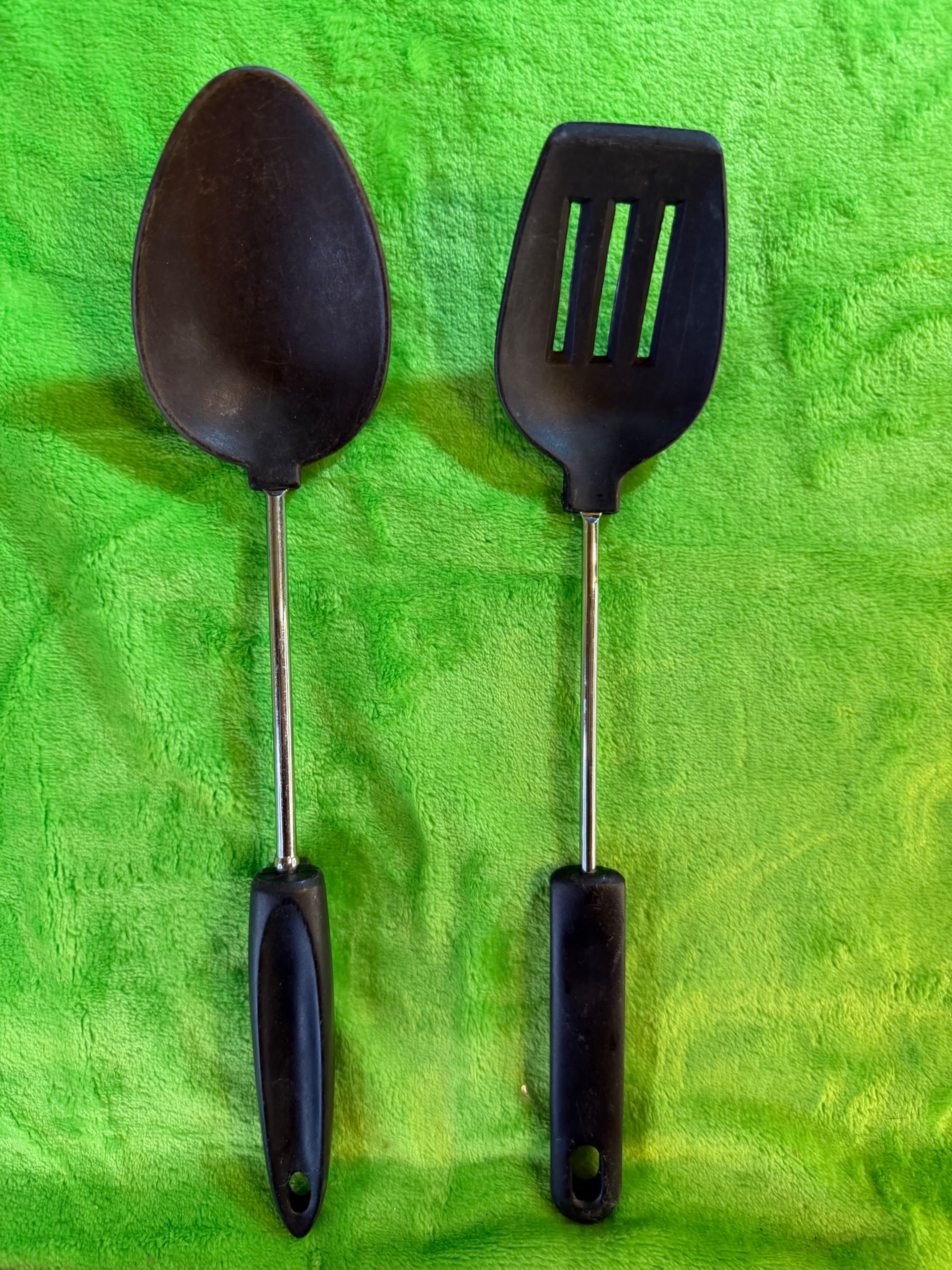 Black Kitchen Utensil Set with Spoon and Slotted Turner
