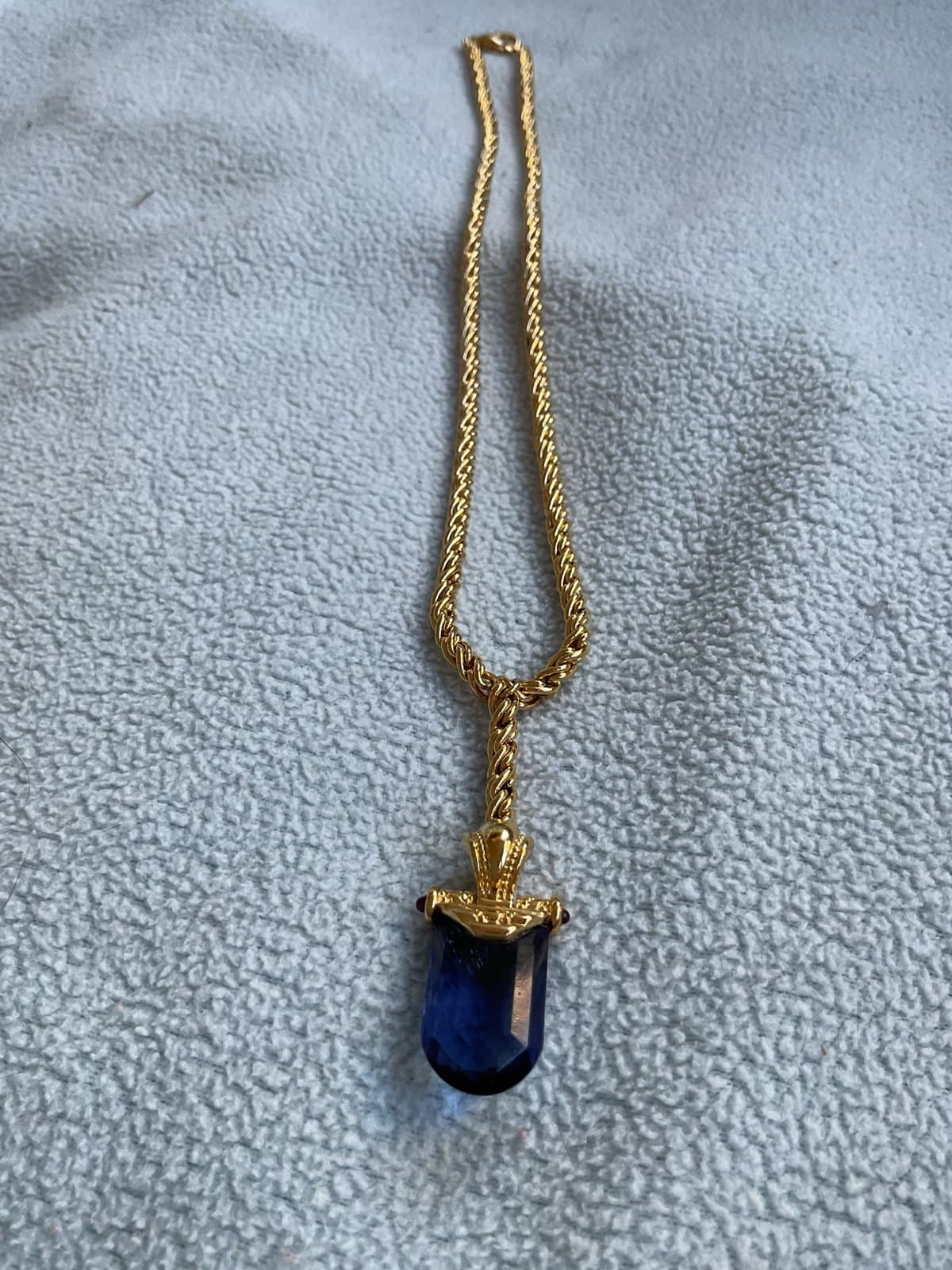 Signed Pilar Crespi Gold Tone Faceted Sapphire Crystal Y Necklace 18” New