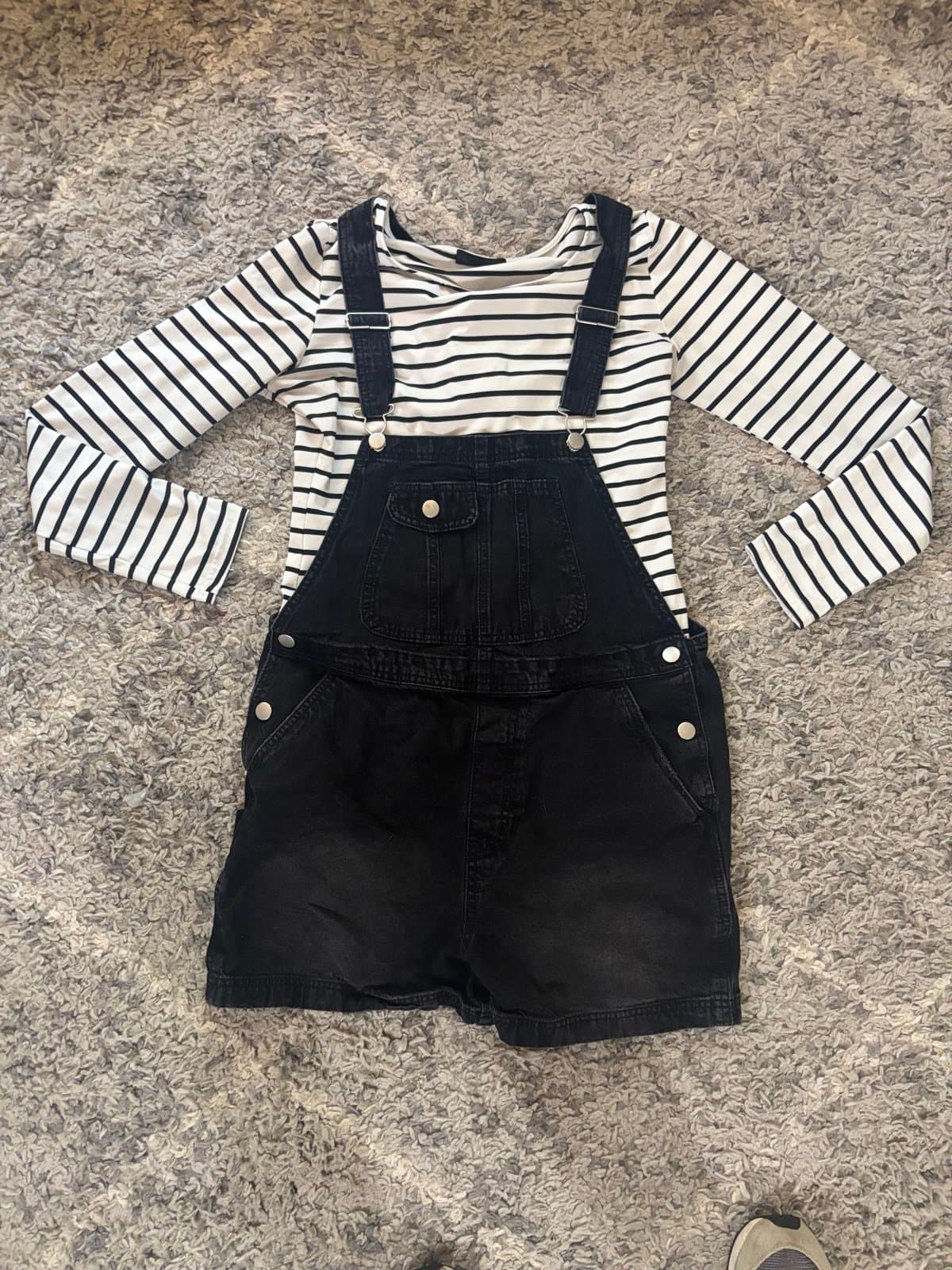 Overalls outfit