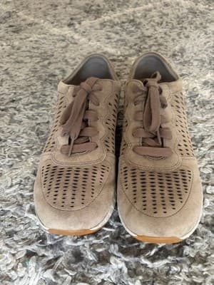 Earth shoes