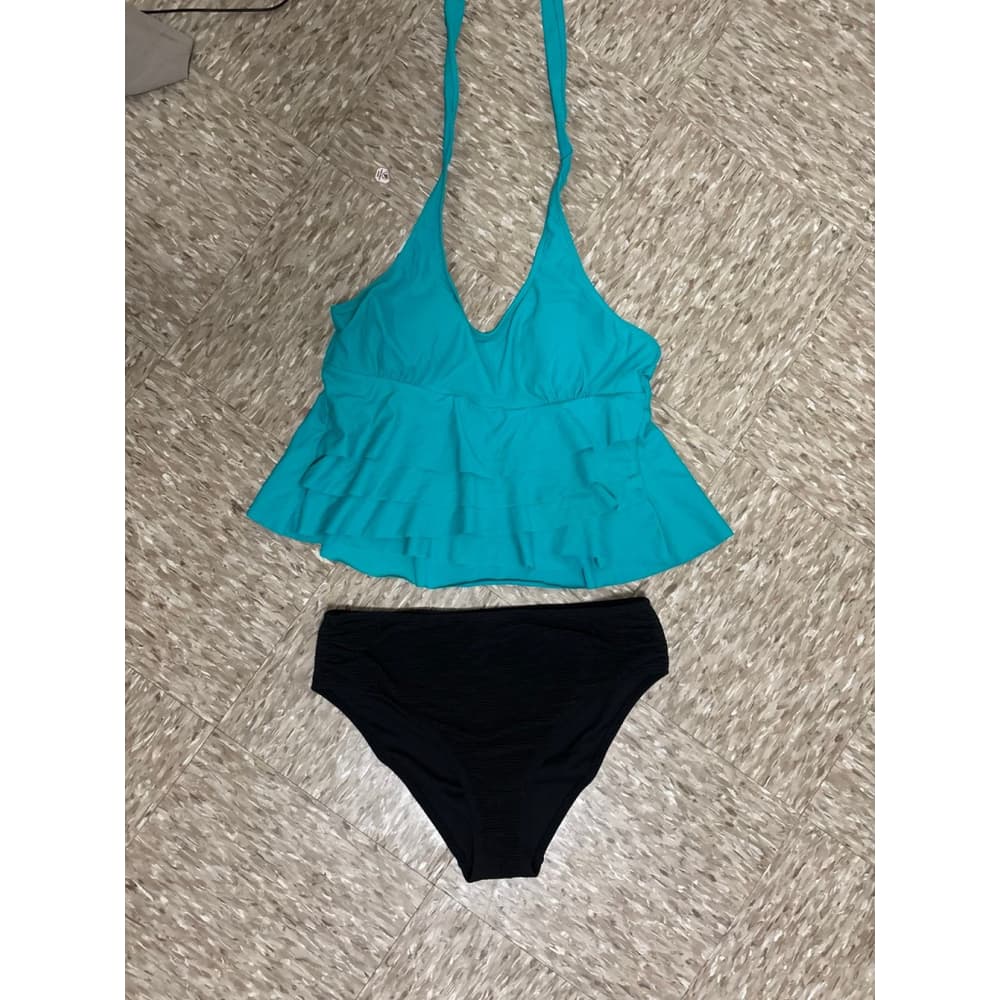 Beachsissi and members mark Bikini