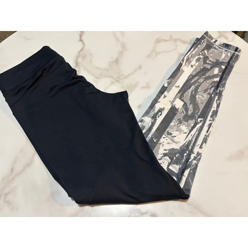 Under Armor Women's Size Medium Black Gray Leggings Compression