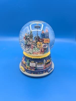Snow Globe Music Box New York City Skyline New Years Eve 2000 Twin Towers