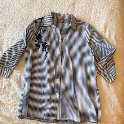 Chico’s Button Down Floral Embroidery Stripe Pattern Long Sleeve Shirt Blue 0
