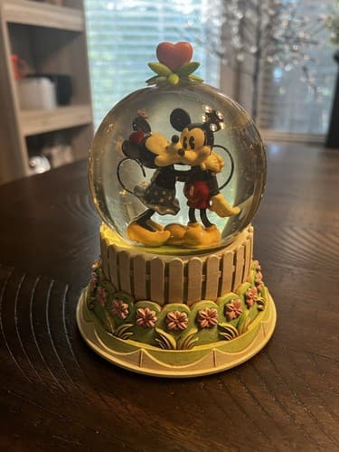 Hallmark Disney A Kiss For Mickey Minnie Wonders Within Collection Snow Globe