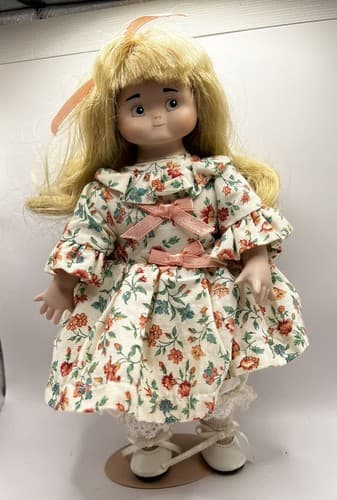 VTG 1994 Goebel Bette Bell Dolly Dingle Dolls 8" Porcelain Doll Dinah Dumpling