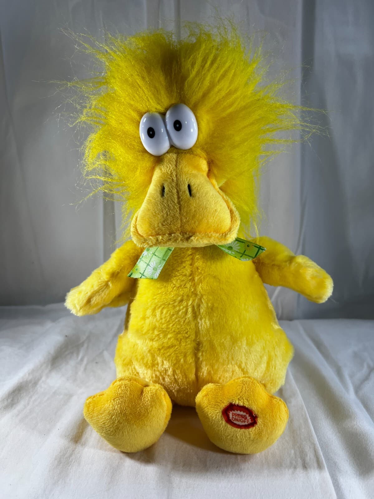 Sound N Light Animatronics Sing and Dance Easter Yellow Duck 2009 Works Nice
