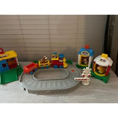 Fisher-Price Train Set Complete 2008 Conductor Animals Buildings Tracks Sign R/R