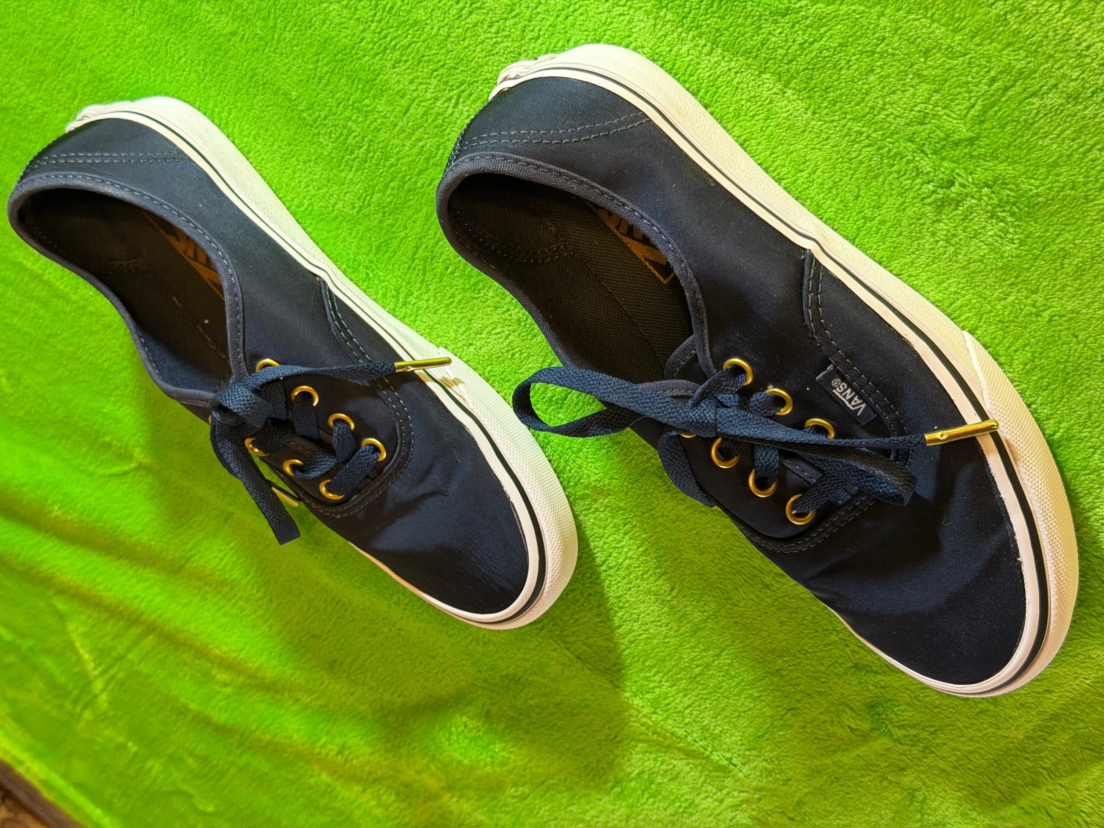Navy Pair of Vans shoes US Men's size 5.5 / US Women's size 7.0