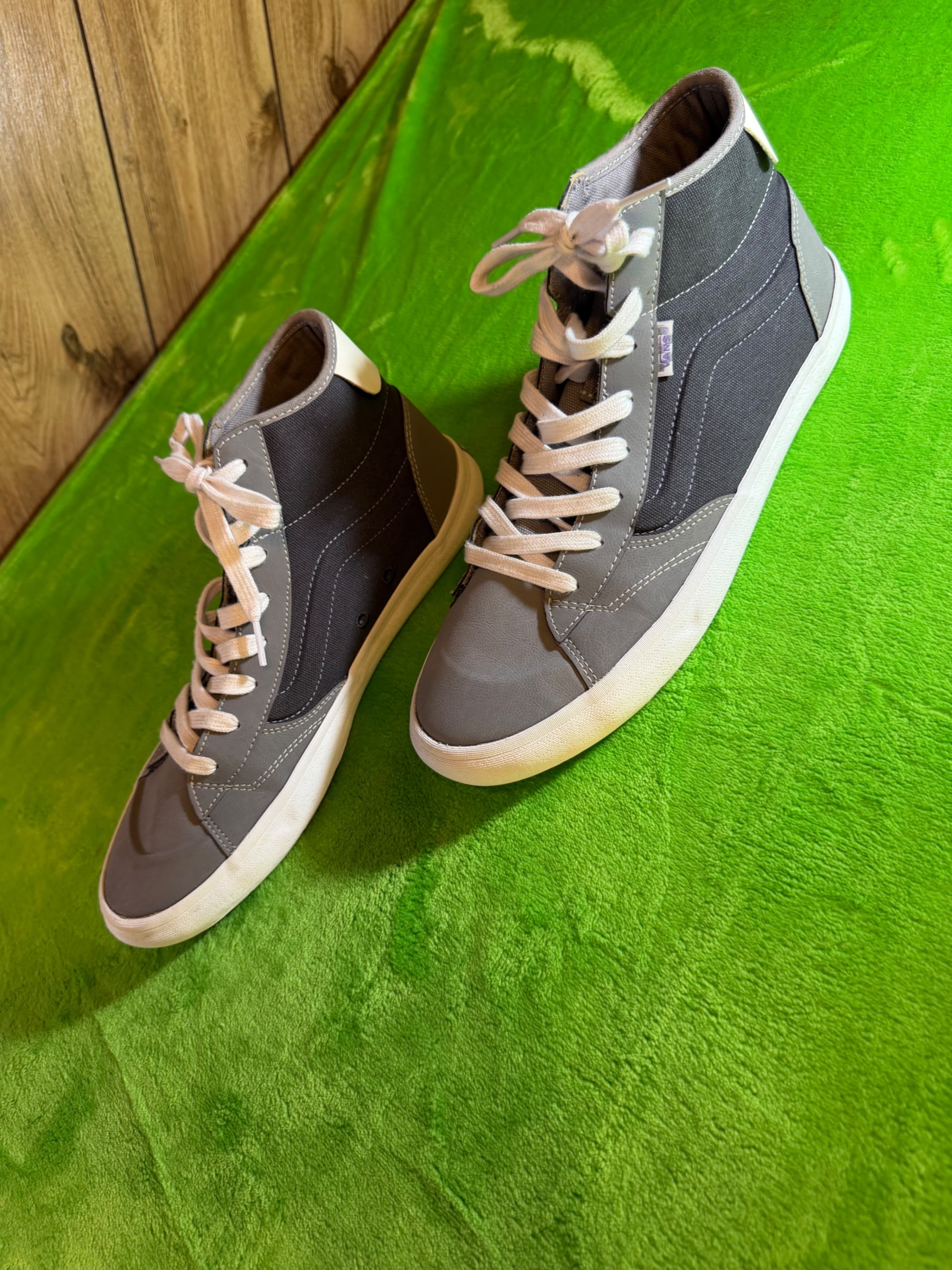 Vans The Lizzie high-top sneakers 10.5/12 in a Frost Gray and Asphalt colorway