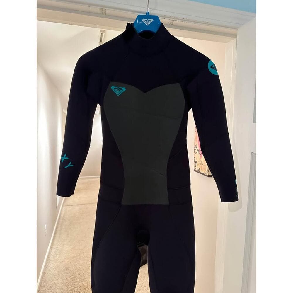 Like New Roxy 5/4/3 Wetsuit Size 6