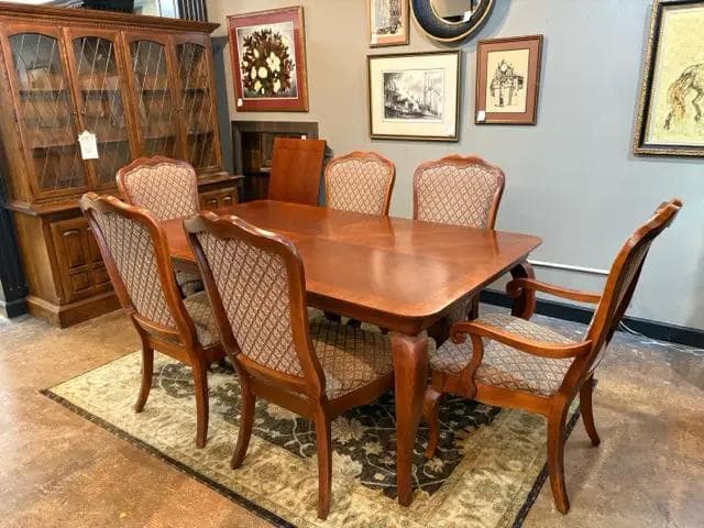 Thomasville Martinique Dining Table with 6 Chairs