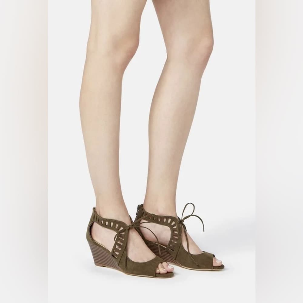 JustFab Deanna Olive Green Cutout Peep Toe Wedge Sandals Size 8.5